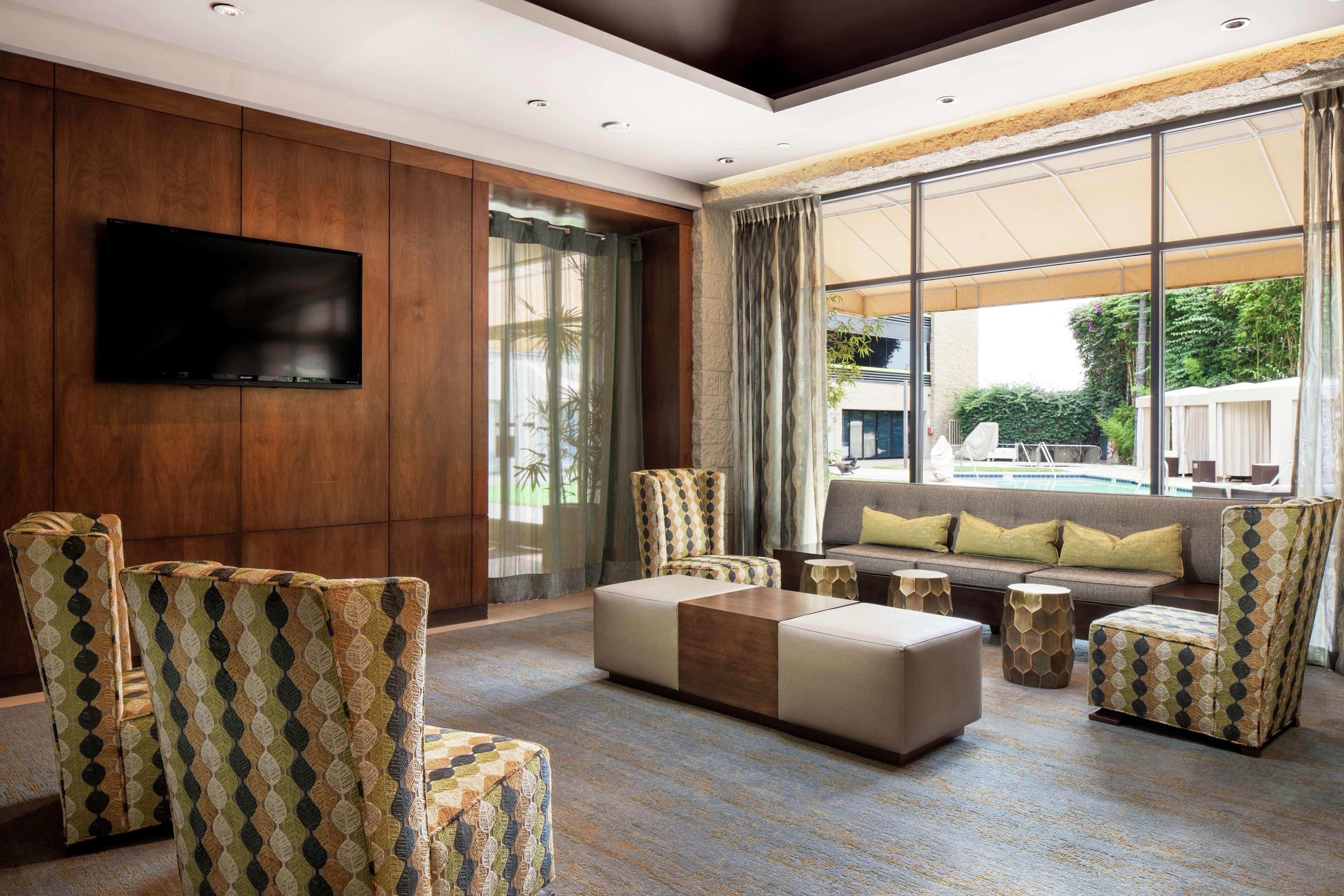 Отель Doubletree By Hilton Monrovia - Pasadena Area Экстерьер фото
