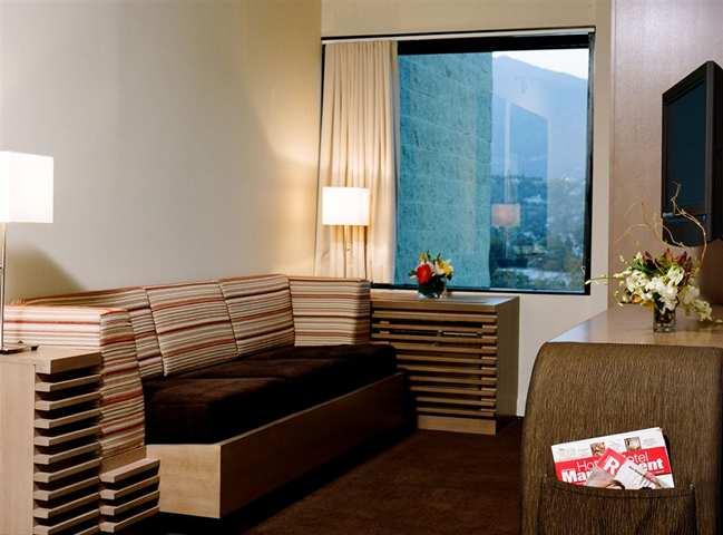 Отель Doubletree By Hilton Monrovia - Pasadena Area Экстерьер фото