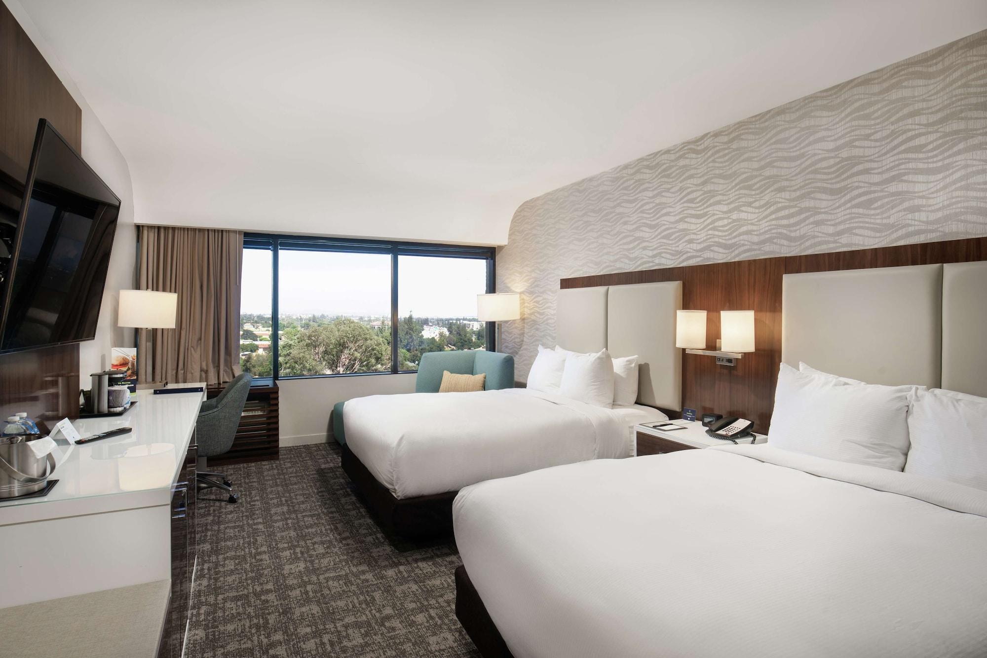 Отель Doubletree By Hilton Monrovia - Pasadena Area Экстерьер фото