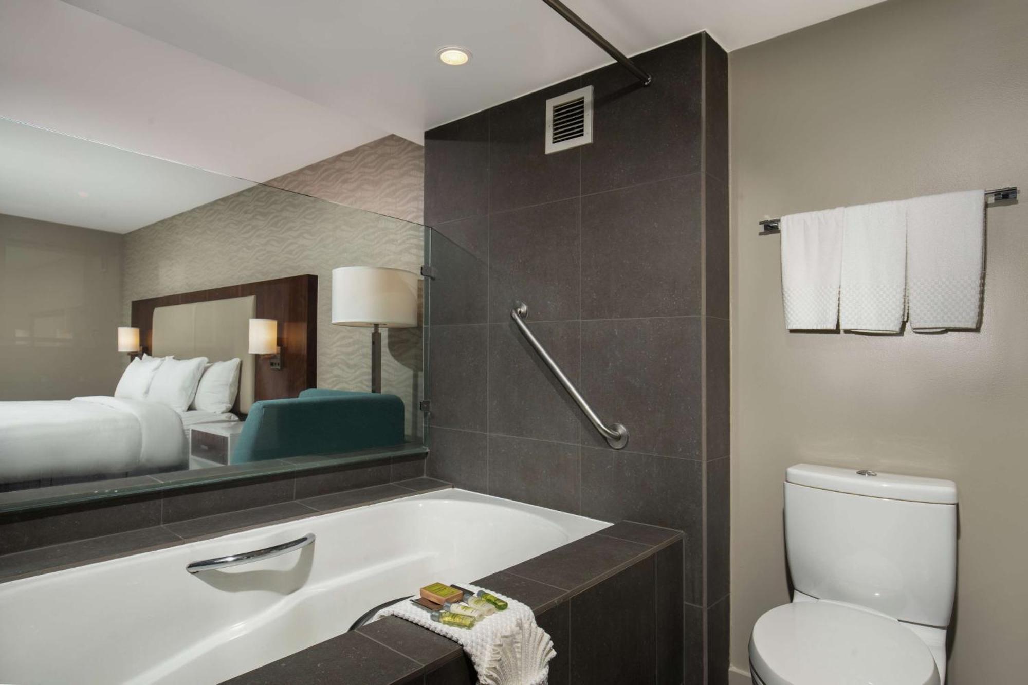 Отель Doubletree By Hilton Monrovia - Pasadena Area Экстерьер фото