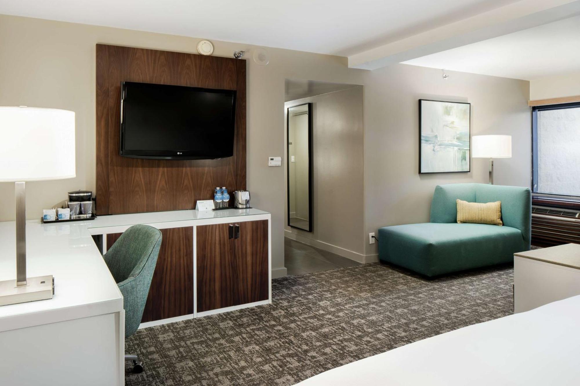 Отель Doubletree By Hilton Monrovia - Pasadena Area Экстерьер фото