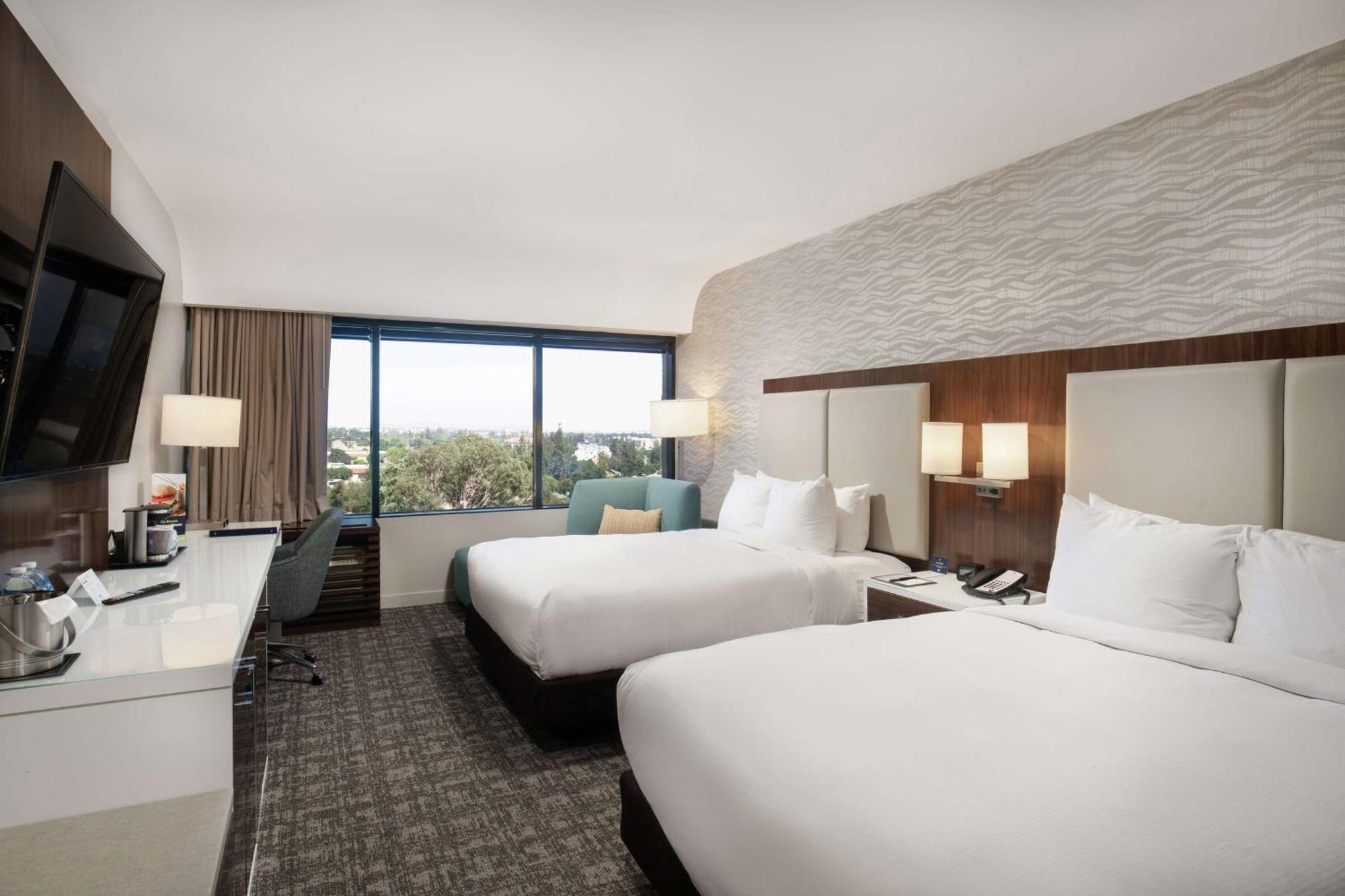 Отель Doubletree By Hilton Monrovia - Pasadena Area Экстерьер фото
