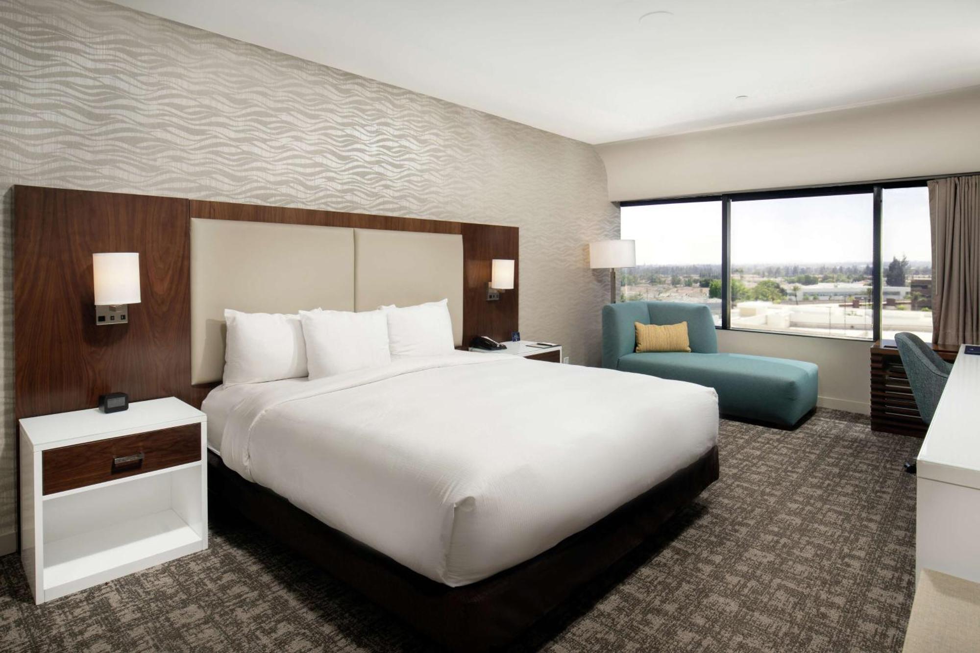 Отель Doubletree By Hilton Monrovia - Pasadena Area Экстерьер фото